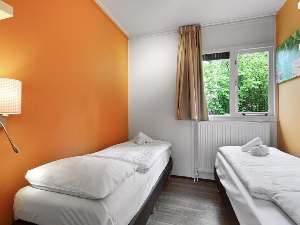 Comfort 6-Person Dog Bungalow In The Holiday Park Landal Heideheuvel Beekbergen Rum bild