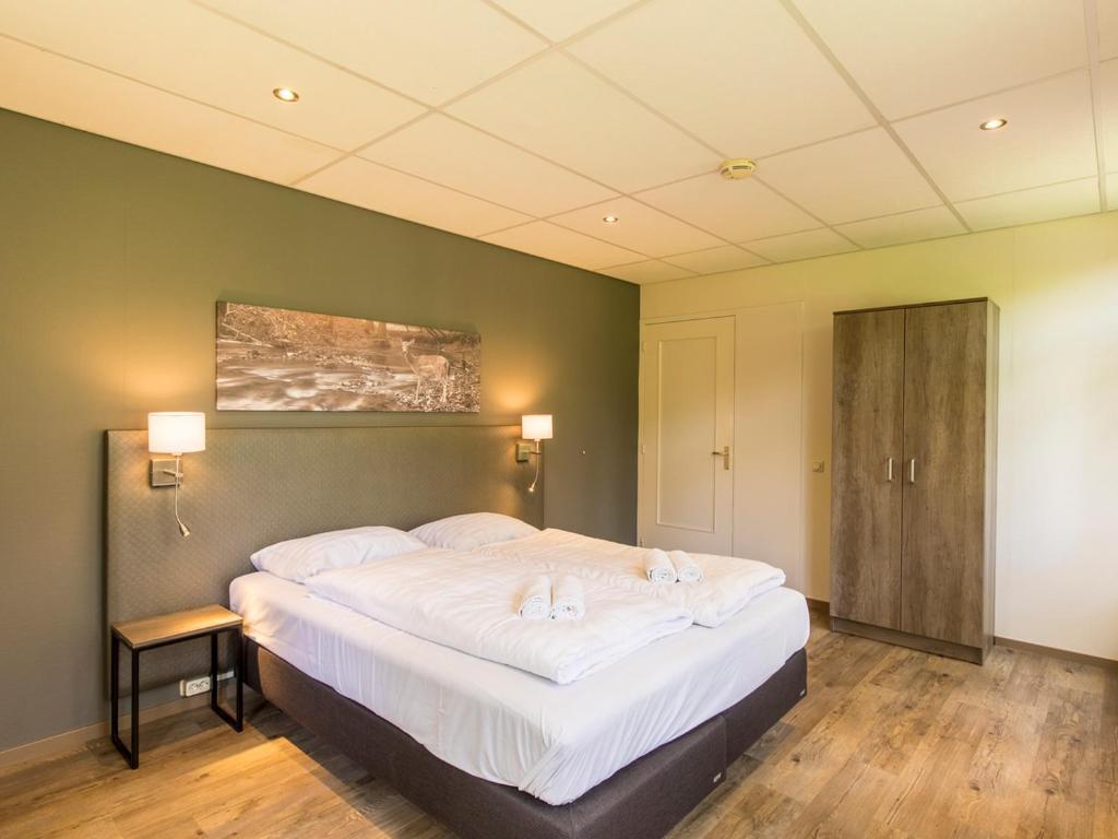 Comfort 6-Person Dog Bungalow In The Holiday Park Landal Heideheuvel Beekbergen Rum bild