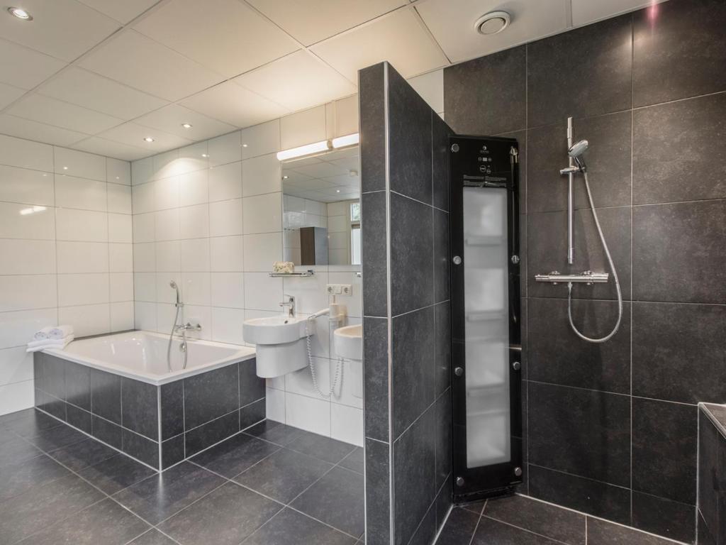 Comfort 6-Person Dog Bungalow In The Holiday Park Landal Heideheuvel Beekbergen Rum bild