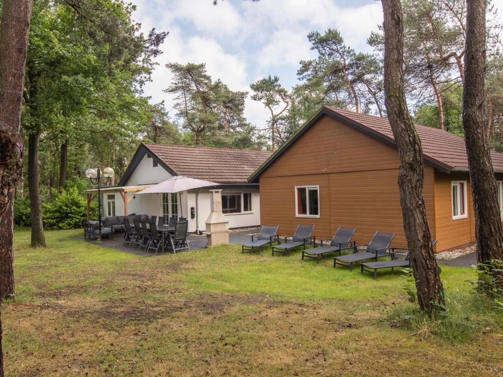 Comfort 6-Person Dog Bungalow In The Holiday Park Landal Heideheuvel Beekbergen Rum bild