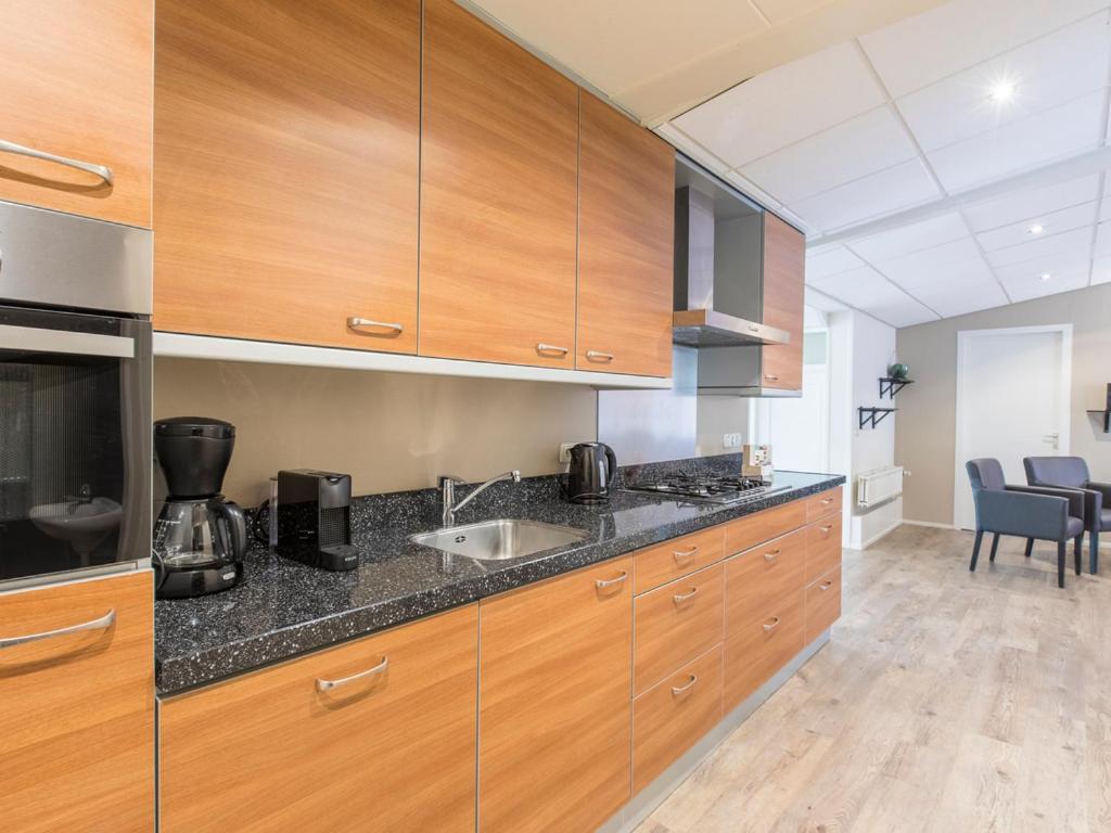Comfort 6-Person Dog Bungalow In The Holiday Park Landal Heideheuvel Beekbergen Rum bild