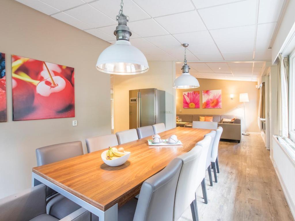 Comfort 6-Person Dog Bungalow In The Holiday Park Landal Heideheuvel Beekbergen Rum bild