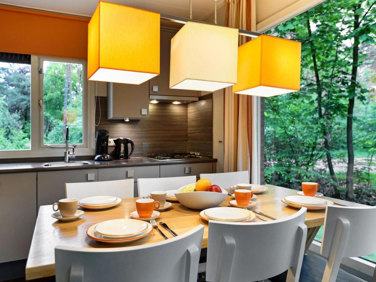 Comfort 6-Person Dog Bungalow In The Holiday Park Landal Heideheuvel Beekbergen Rum bild