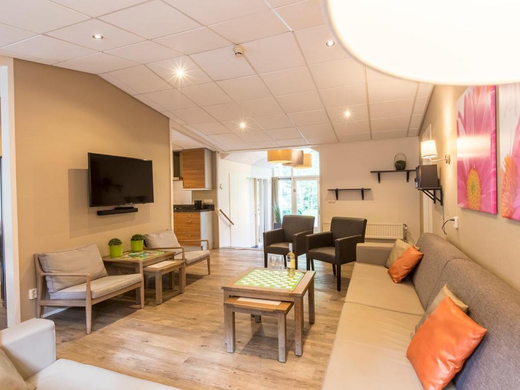 Comfort 6-Person Dog Bungalow In The Holiday Park Landal Heideheuvel Beekbergen Rum bild