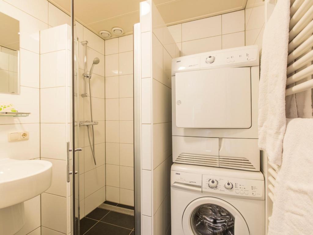 Comfort 6-Person Dog Bungalow In The Holiday Park Landal Heideheuvel Beekbergen Rum bild