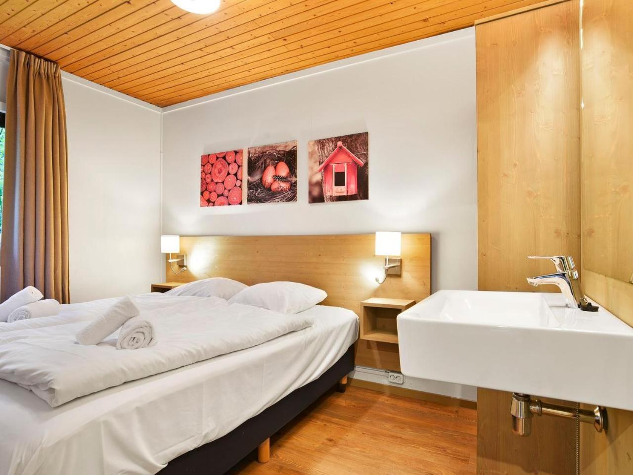 Comfort 6-Person Dog Bungalow In The Holiday Park Landal Heideheuvel Beekbergen Exteriör bild