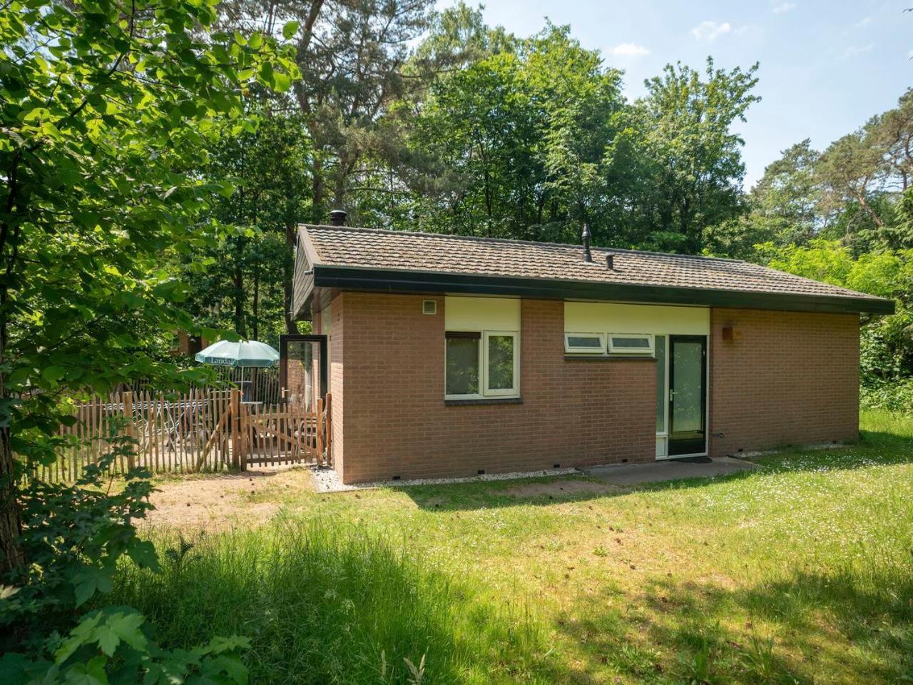 Comfort 6-Person Dog Bungalow In The Holiday Park Landal Heideheuvel Beekbergen Exteriör bild