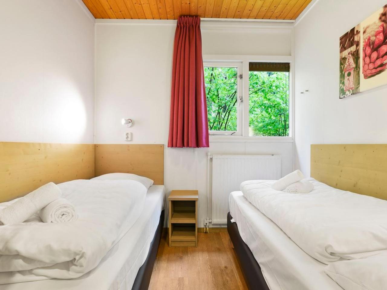 Comfort 6-Person Dog Bungalow In The Holiday Park Landal Heideheuvel Beekbergen Exteriör bild
