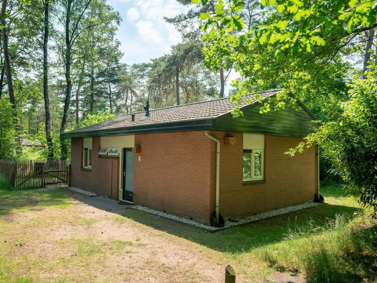 Comfort 6-Person Dog Bungalow In The Holiday Park Landal Heideheuvel Beekbergen Exteriör bild