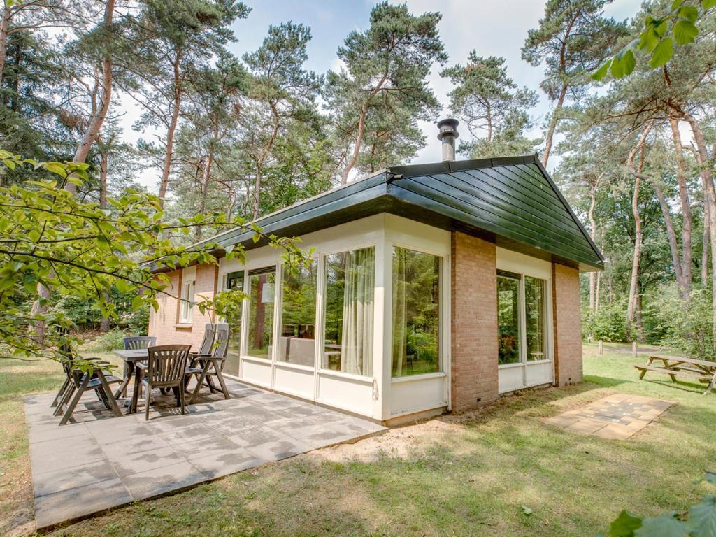 Comfort 6-Person Dog Bungalow In The Holiday Park Landal Heideheuvel Beekbergen Rum bild