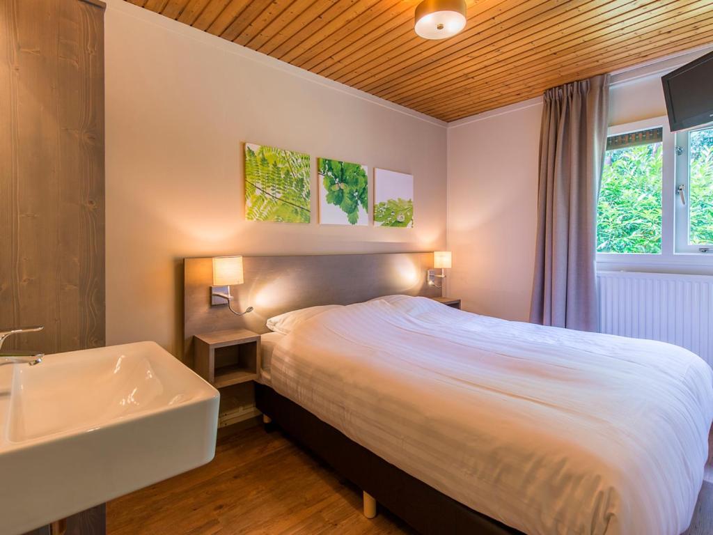 Comfort 6-Person Dog Bungalow In The Holiday Park Landal Heideheuvel Beekbergen Rum bild