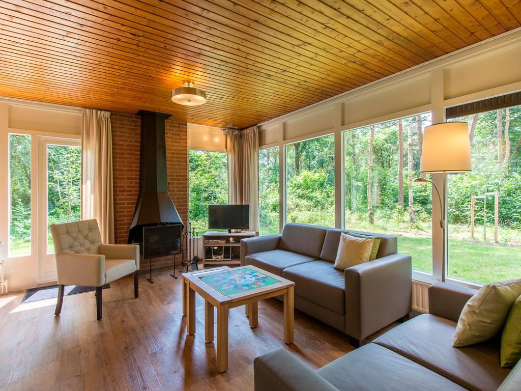 Comfort 6-Person Dog Bungalow In The Holiday Park Landal Heideheuvel Beekbergen Rum bild