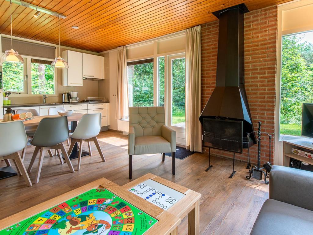 Comfort 6-Person Dog Bungalow In The Holiday Park Landal Heideheuvel Beekbergen Rum bild